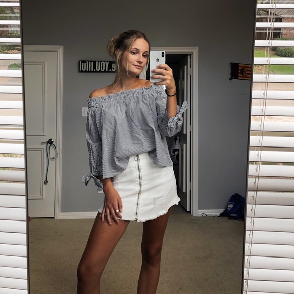 American Eagle Striped Off-Shoulder Top - Picture 2 of 3